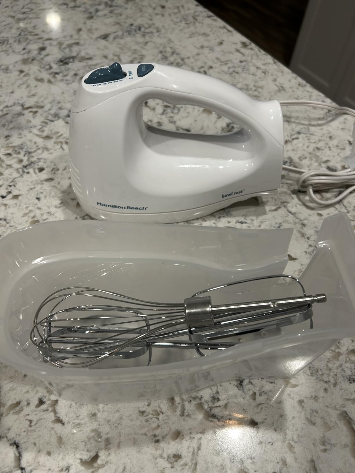 Hamilton Beach 6-Speed Electric Hand Mixer with Whisk, Traditional Beaters, Snap-On Storage Case, 250 Watts, White customer photo 1
