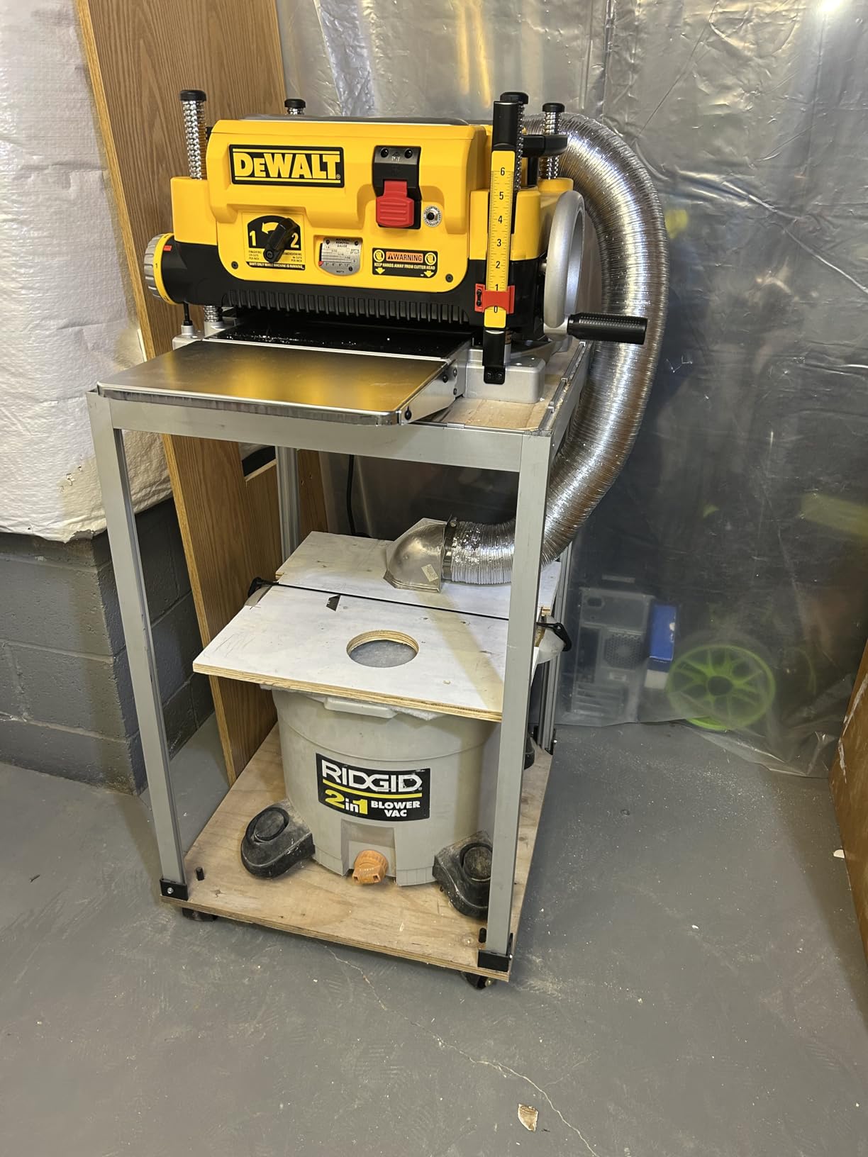 DEWALT Thickness Planer, 13-inch Wood Planer, Three Knife Two Speed, 15 Amp, 20,000 RPM Motor (DW735X) customer photo 1