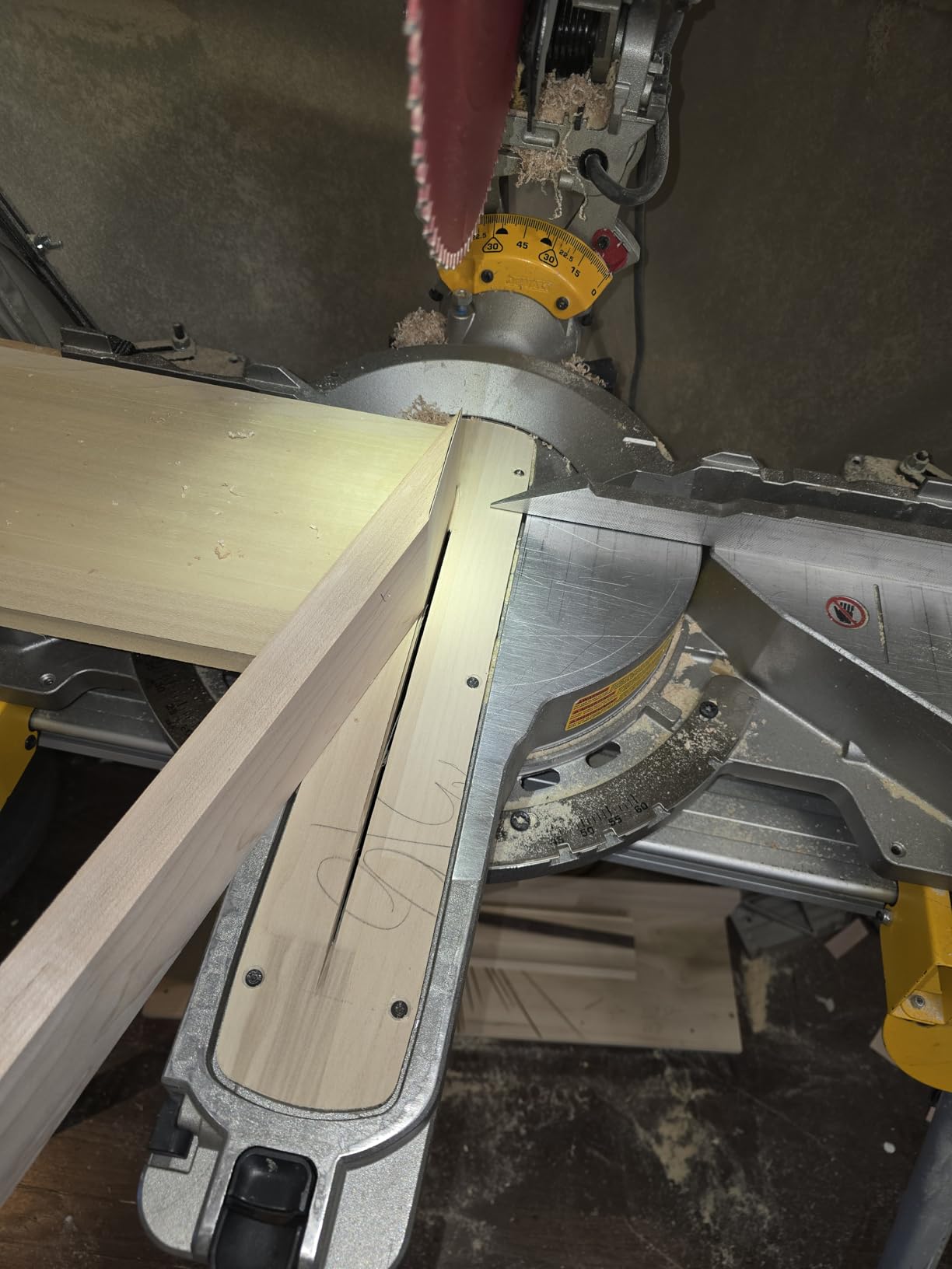 DEWALT Miter Saw, 12-inch Double Bevel Sliding Compound Miter Saw with XPS LED Shadow Light System, Includes Blade Wrench, Material Clamp and Dust Bag (DWS780) Customer Review DEWALT Miter Saw, 12-inch Double Bevel Sliding Compound Miter Saw with XPS LED Shadow Light System, Includes Blade Wrench, Material Clamp and Dust Bag (DWS780) - Customer Photo 3