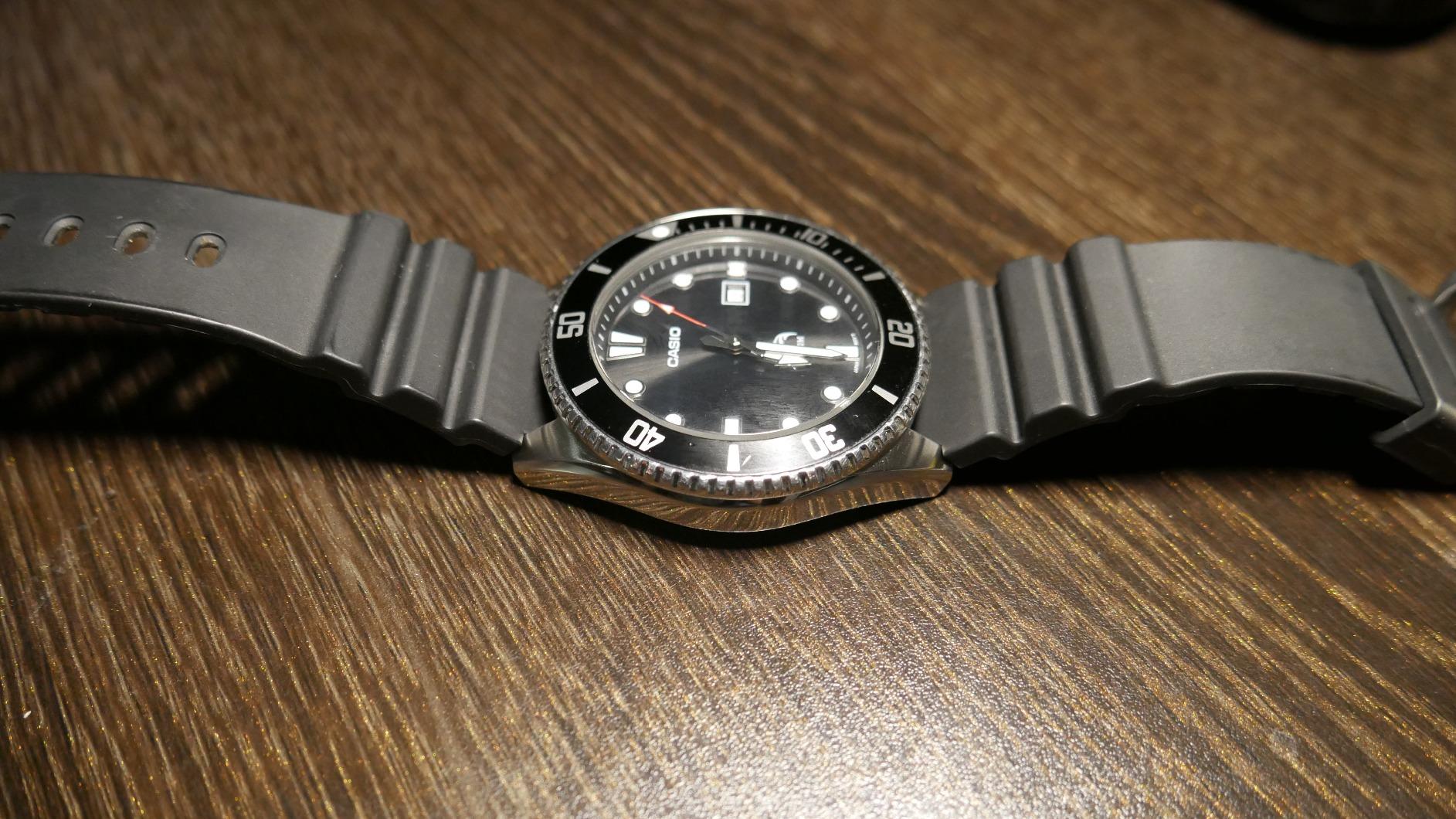 Casio MDV106 Series | Unisex Analog Watch | 200M WR | Stainless Steel Case | Resin Band | 2 Hand Analog (HR, Min, SEC) | Date Display | Screw Down Crown/Screw Down Caseback | 3 Year Battery - Customer Photo 1