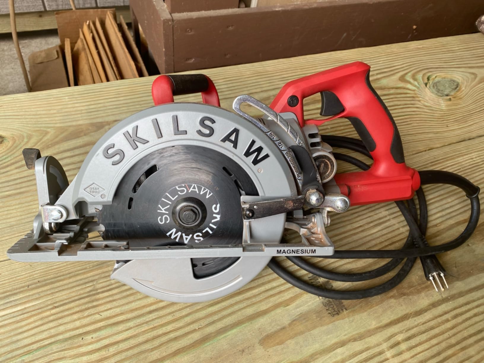 SKILSAW SPT77WML-01 15-Amp 7-1/4-Inch Lightweight Worm Drive Circular Saw, Silver - Customer Photo 2