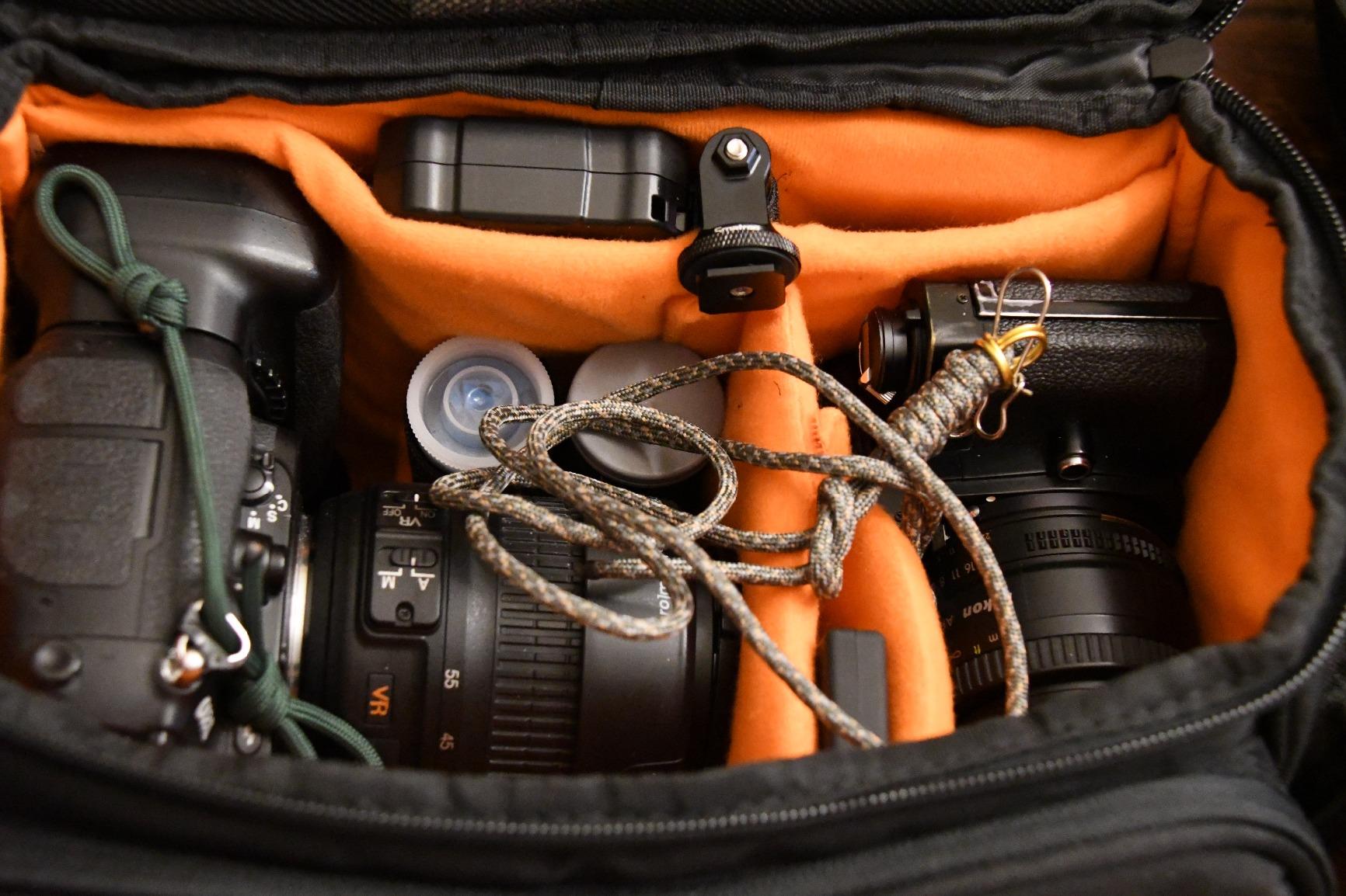 Amazon Basics Large DSLR Gadget Bag, Black with Grey Interior Customer Review Amazon Basics Large DSLR Gadget Bag, Black with Grey Interior - Customer Photo 1