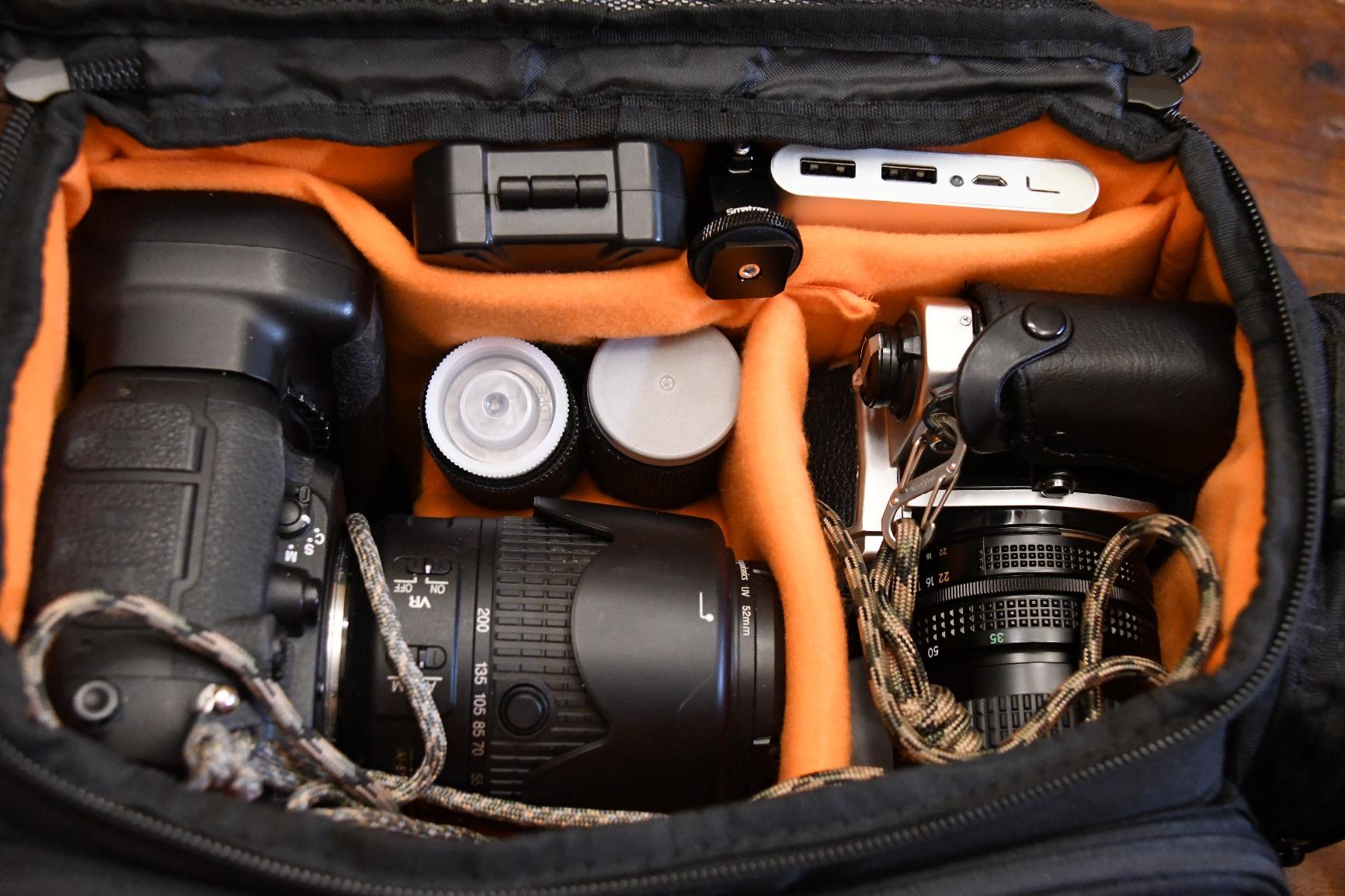 Amazon Basics Large DSLR Gadget Bag, Black with Grey Interior Customer Review Amazon Basics Large DSLR Gadget Bag, Black with Grey Interior - Customer Photo 2