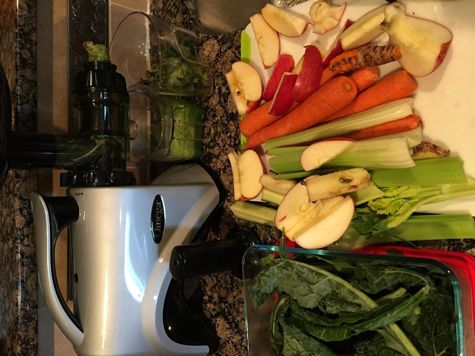 Omega NC800HDS Cold Press Juicer Machine, Vegetable and Fruit Juice Extractor and Nutrition System, Dual-Stage Slow Masticating Juicer, 150 W, Manual, Silver Customer Review Omega NC800HDS Cold Press Juicer Machine, Vegetable and Fruit Juice Extractor and Nutrition System, Dual-Stage Slow Masticating Juicer, 150 W, Manual, Silver - Customer Photo 2