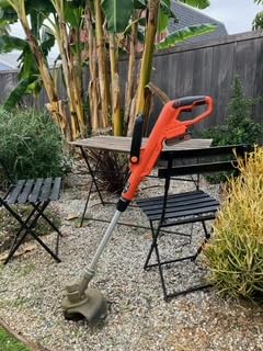 BLACK+DECKER 20V MAX String Trimmer and Edger 2 in 1, Cordless Weed Wacker with Auto Spool Feed, Battery and Charger Included, 12 Inch Steel Blade, Reduced Vibration (LST300) Customer Review BLACK+DECKER 20V MAX String Trimmer and Edger 2 in 1, Cordless Weed Wacker with Auto Spool Feed, Battery and Charger Included, 12 Inch Steel Blade, Reduced Vibration (LST300) - Customer Photo 1
