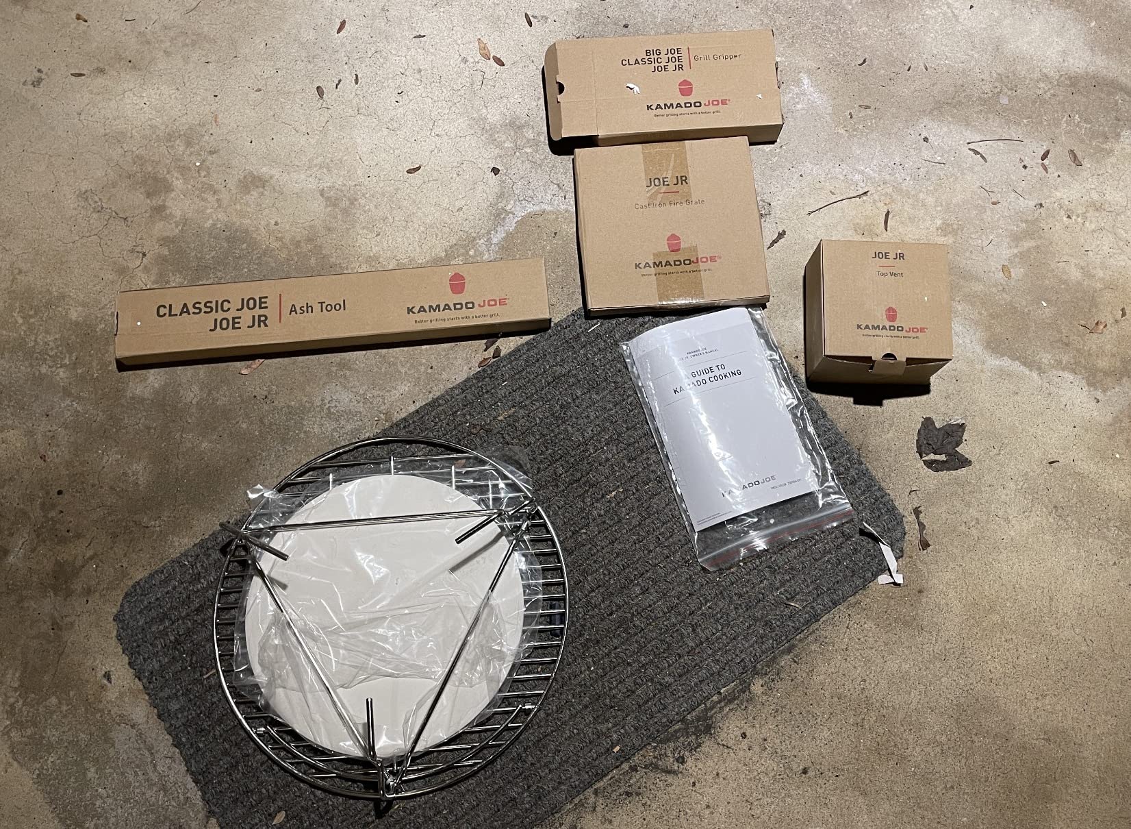 Kamado Joe Joe Jr 13.5-inch Portable Ceramic Charcoal Grill with Grill Stand, Stainless Steel Cooking Grate, Heat Deflectors and Ash Tool - Customer Photo 2