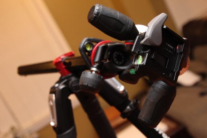 Manfrotto 055 Aluminum 3-Section Tripod with Horizontal Column (MT055XPRO3), Black - Customer Photo 2