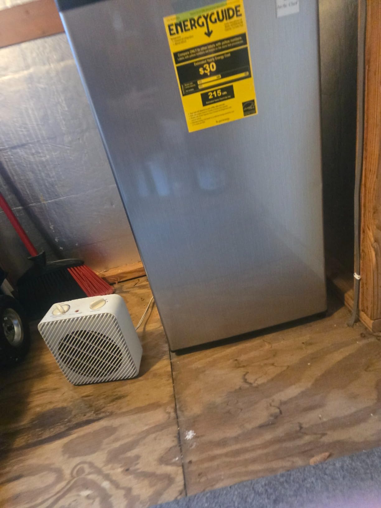 ARCTIC CHEF Mini Refrigerator, Compact Freezer Compartment, Adjustable Thermostat Control, Reversible Door, Ideal Fridge for Dorm, Office, Apartment, Platinum Stainless, 3.2 Cubic Feet Customer Review ARCTIC CHEF Mini Refrigerator, Compact Freezer Compartment, Adjustable Thermostat Control, Reversible Door, Ideal Fridge for Dorm, Office, Apartment, Platinum Stainless, 3.2 Cubic Feet - Customer Photo 2
