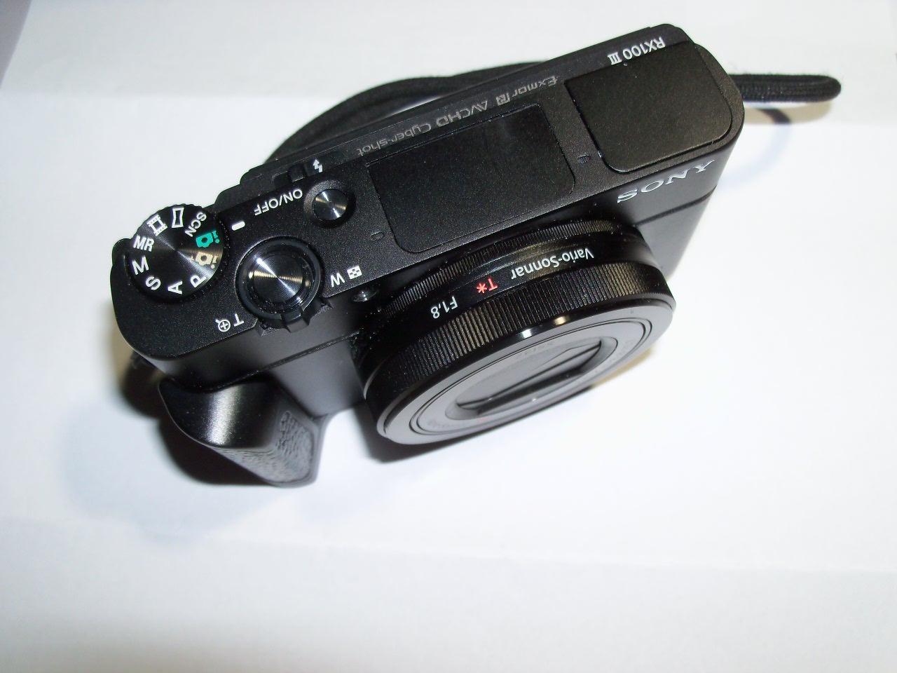 Sony RX100 III 20.1 MP Premium Compact Digital Camera w/1-inch Sensor and 24-70mm F1.8-2.8 ZEISS Zoom Lens - Customer Photo 2