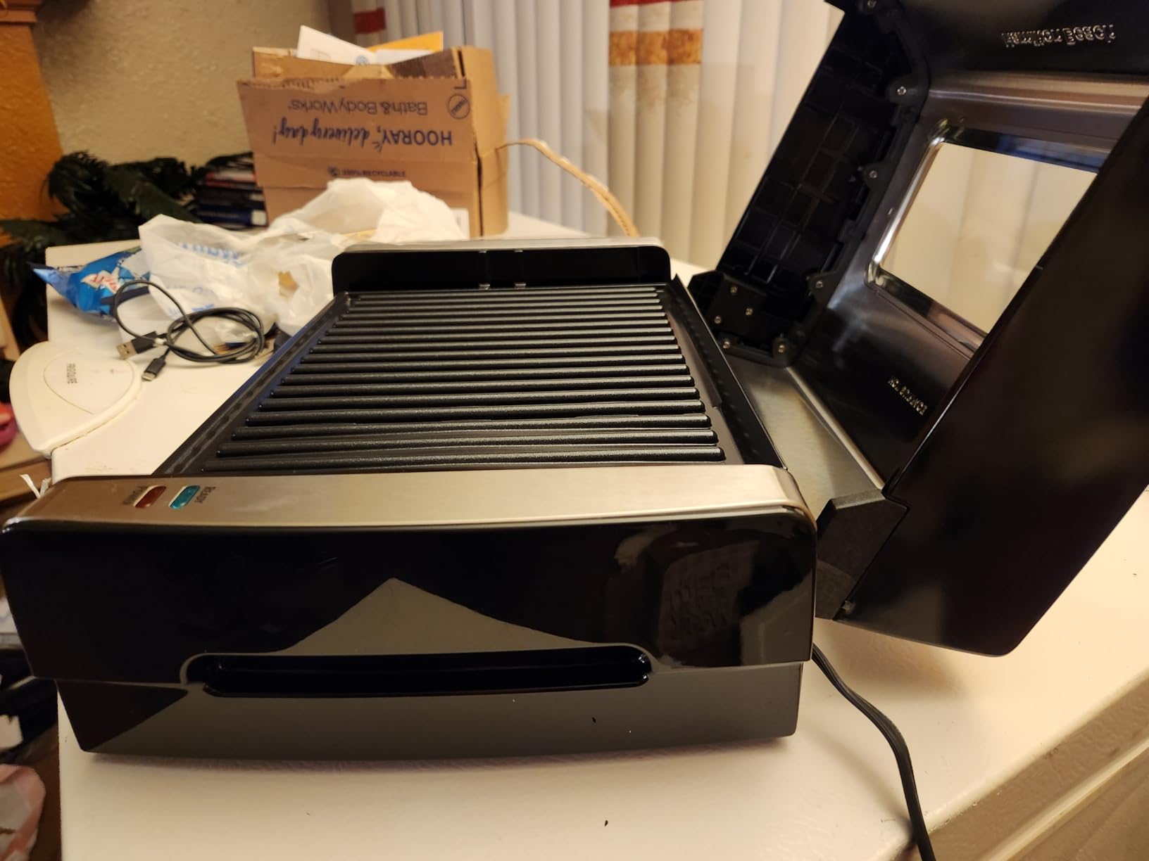 Hamilton Beach Electric Indoor Searing Grill with Viewing Window & Adjustable Temperature Control to 450F, 118 sq. in. Surface Serves 6, PFAS-Free Removable Nonstick Grate, Stainless Steel customer photo 1