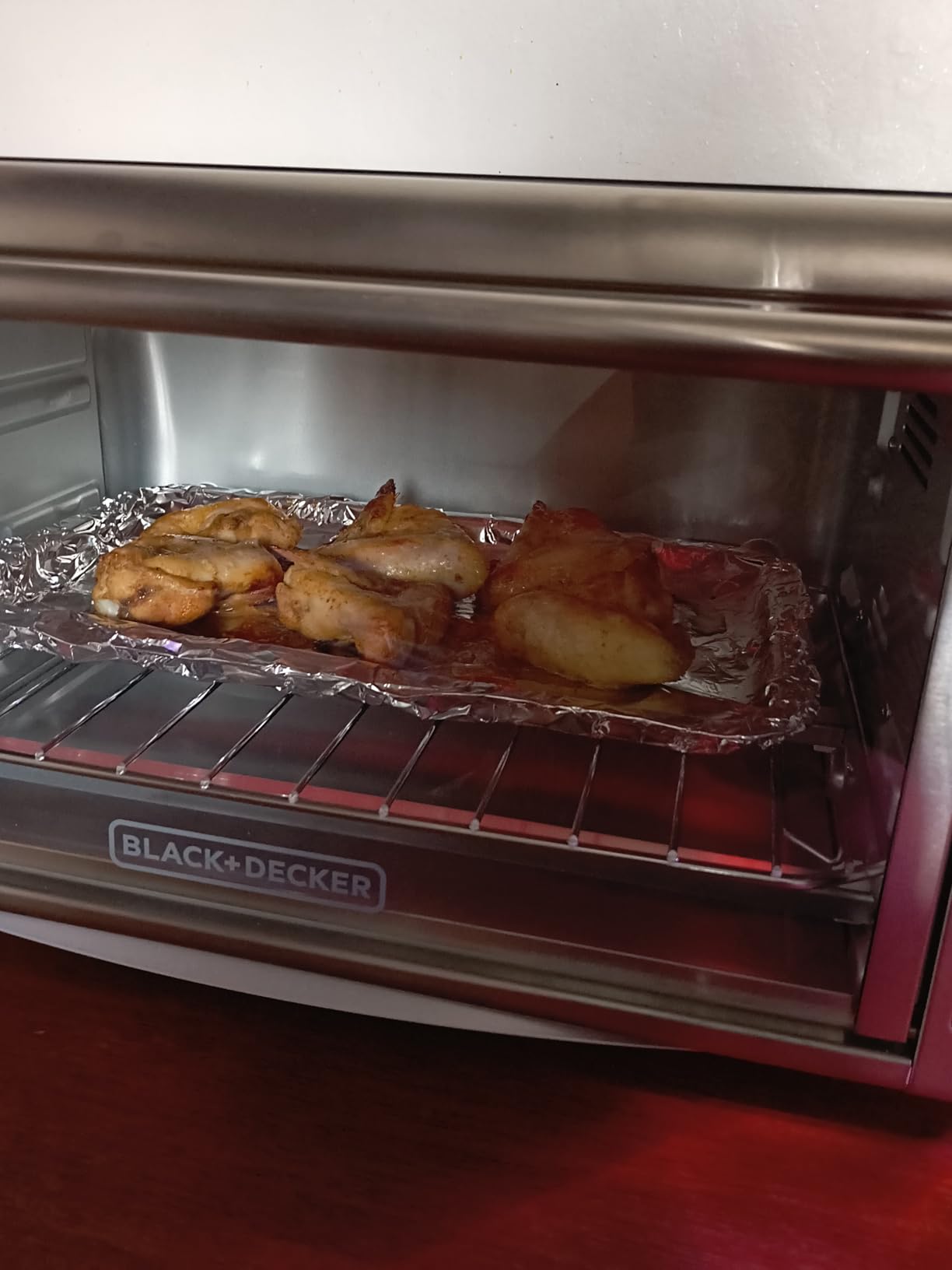 BLACK+DECKER TO3250XSBD 8-Slice Extra Wide Convection Countertop Toaster Oven, Includes Bake Pan, Broil Rack & Toasting Rack, Stainless Steel/Black customer photo 1