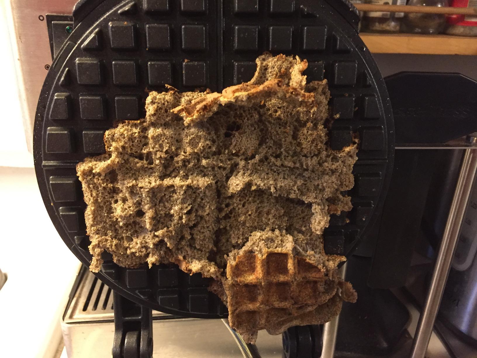Breville No-Mess Classic Waffle Maker BWM520XL, Brushed Stainless Steel Customer Review Breville No-Mess Classic Waffle Maker BWM520XL, Brushed Stainless Steel - Customer Photo 2