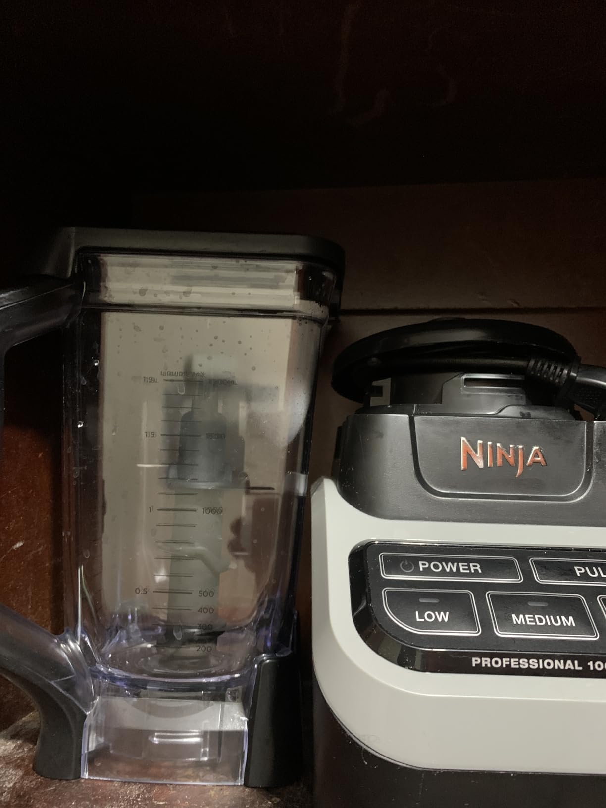 Ninja Professional Blender 1000W, Total Crushing Technology- Smoothies, Ice Crushing & Frozen Fruit, Full-Size Countertop Blender, 72-oz. Pitcher, Black & Grey, BL610 - Customer Photo 3