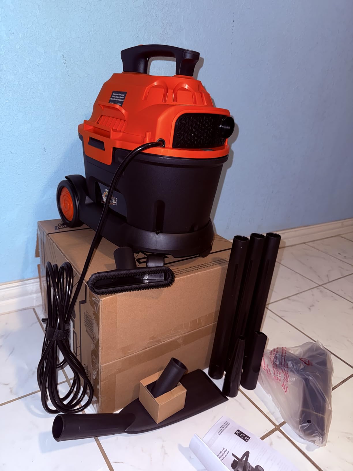 Armor All AA255W Wet/Dry Utility Vac 2.5 Gallon, 2.5-Gallon, 120 Volts (AC), Orange/Black customer photo 1
