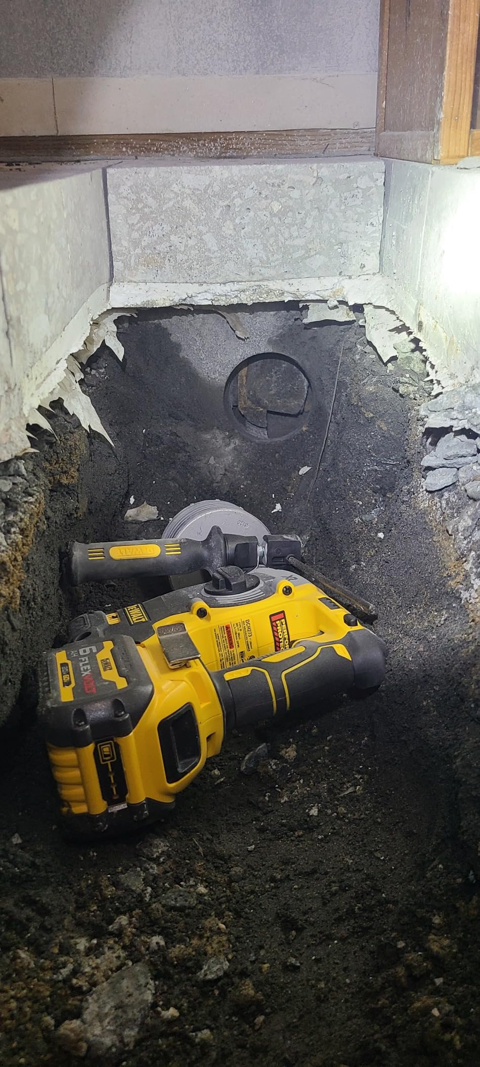 DEWALT 20V MAX SDS Rotary Hammer Drill, Cordless, 3 Application Modes, Bare Tool Only (DCH273B) customer photo 1