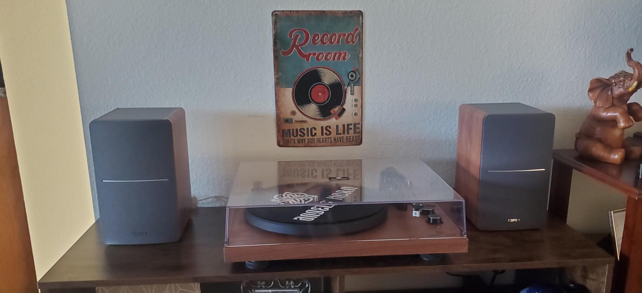 Edifier R1280T Powered Bookshelf Speakers - 2.0 Active Near Field Studio Monitor Speaker - Wooden Enclosure - 42 Watts RMS Power - Customer Photo 1