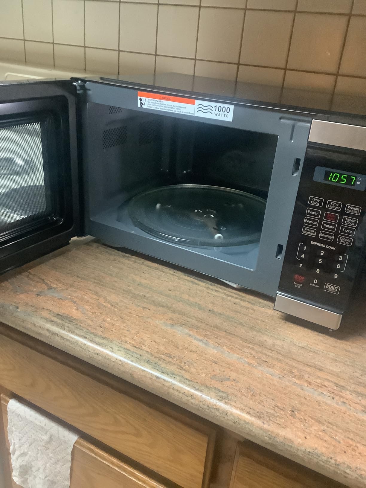 Farberware 1.1 Cu. Ft. Countertop Microwave Oven - 1000 Watts Power, Auto Cook Settings, Defrost, Easy Clean and Child Safety Lock - Stainless - Customer Photo 1