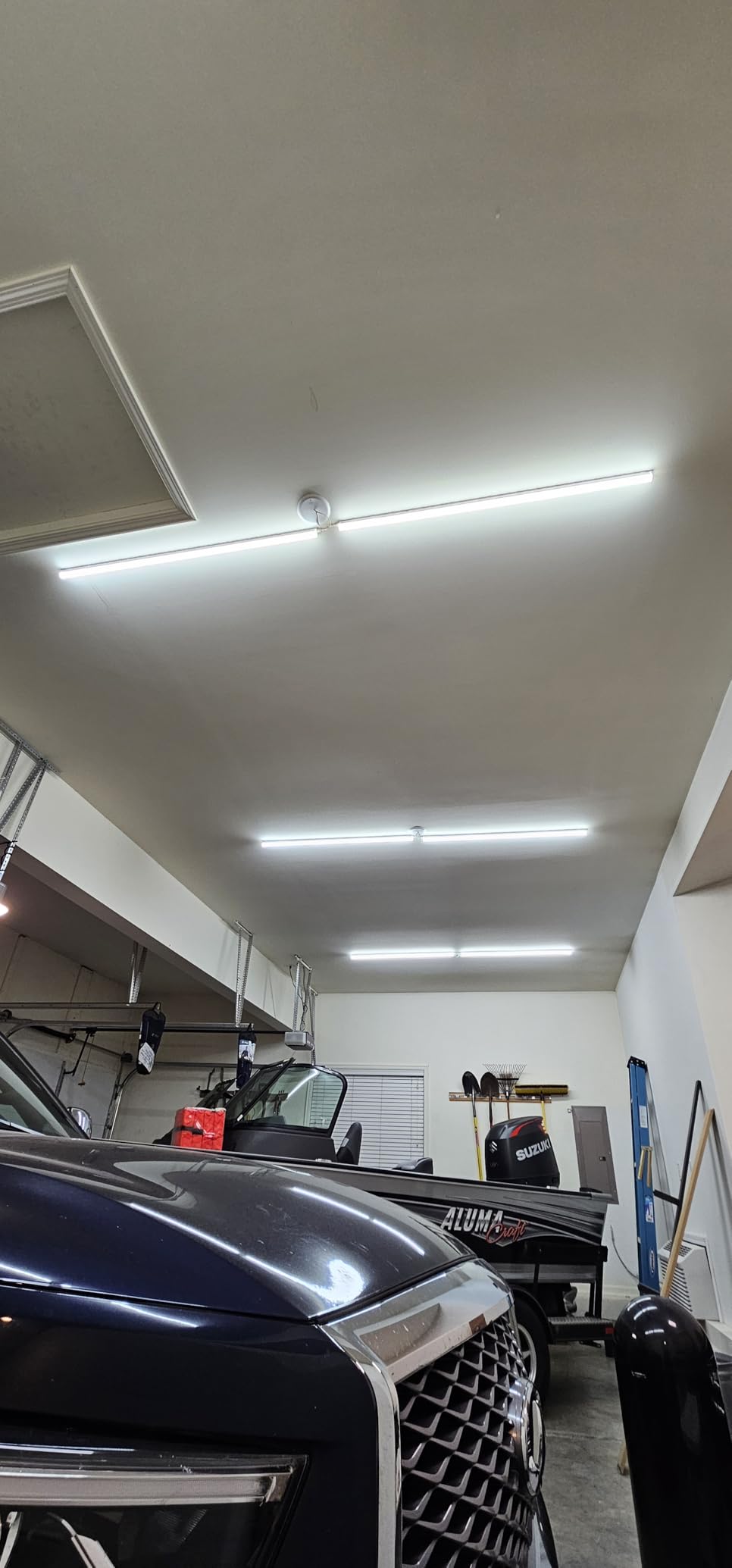 Barrina (6 Pack) LED T5 Integrated Single Fixture, 4FT, 2200lm, 6500K Super Bright White, 20W Utility LED Shop Light, Ceiling and Under Cabinet Light, Corded Electric with ON/Off Switch, ETL Listed customer photo 2
