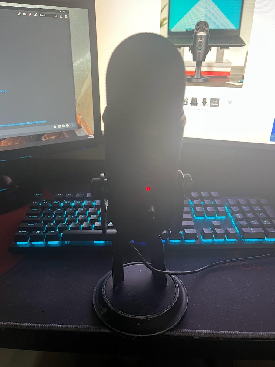 Logitech Creators Blue Yeti USB Microphone for Gaming, Streaming, Podcast, YouTube, Discord, PC, Studio Sound, Plug & Play-Midnight Blue Customer Review Logitech Creators Blue Yeti USB Microphone for Gaming, Streaming, Podcast, YouTube, Discord, PC, Studio Sound, Plug & Play-Midnight Blue - Customer Photo 1