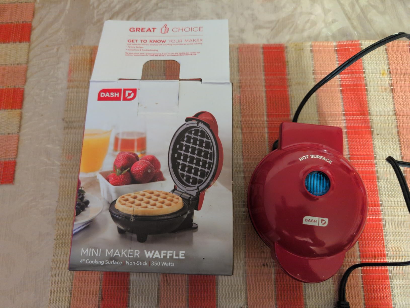 DASH Mini Waffle Maker - 4 DASH Mini Waffle Maker - 4