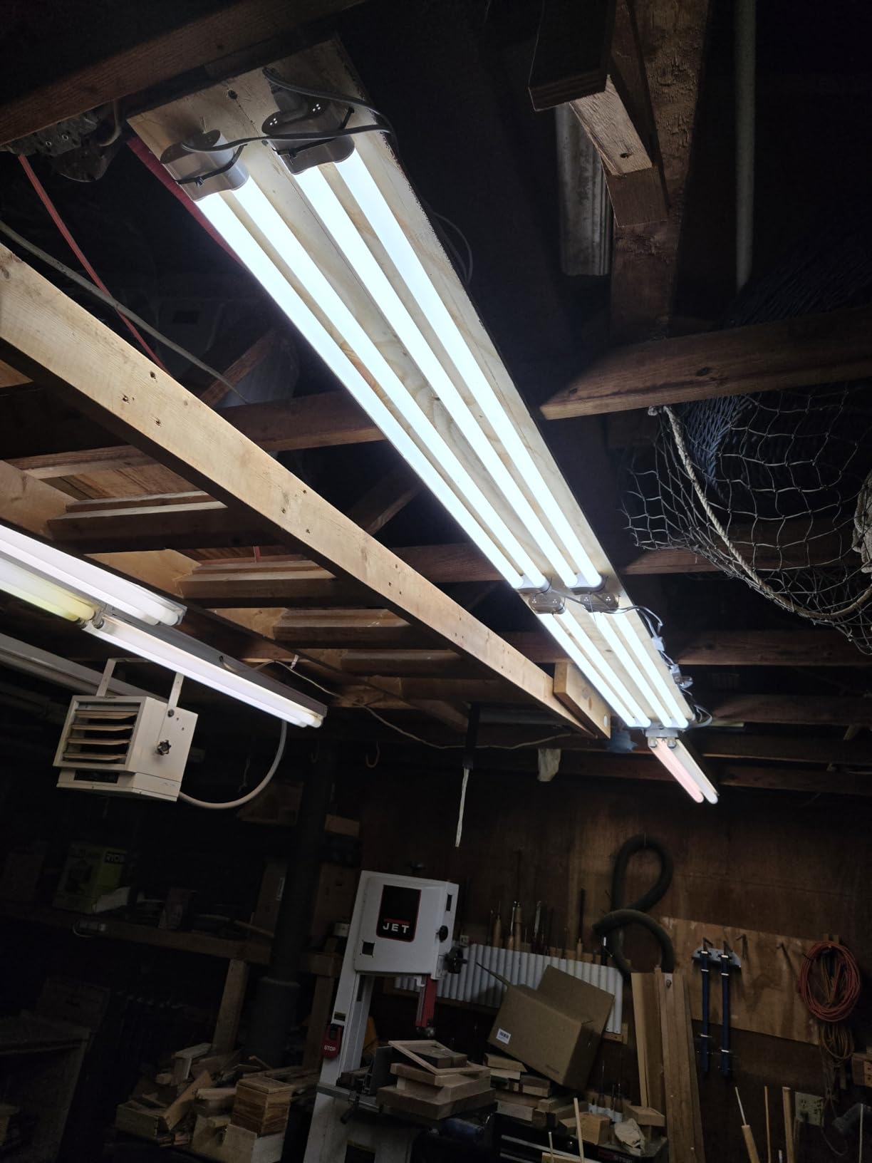 hykolity 4 Pack Linkable LED Shop Light, 4FT 42W [250W Equivalent], 4400lm, 5000K Daylight, with Plug, Utility Light Fixture, Hanging or Surface Mount, White customer photo 2