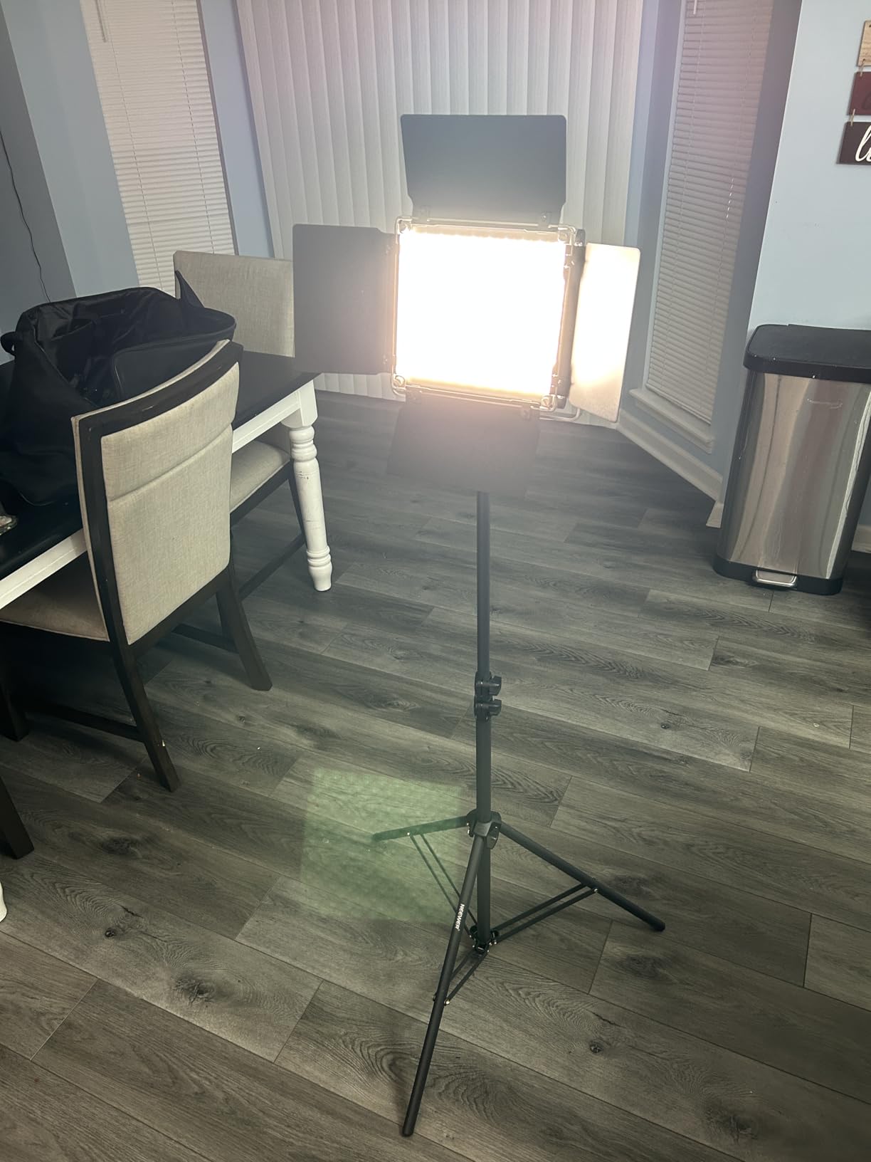NEEWER 2 Pack Bi Color 660 LED Video Light and Stand Kit: (2) 3200-5600K CRI 96+ Dimmable Light with U Bracket and Barndoor, (2) 75 inches Light Stand for Studio Photography, Video Recording (Black) customer photo 2