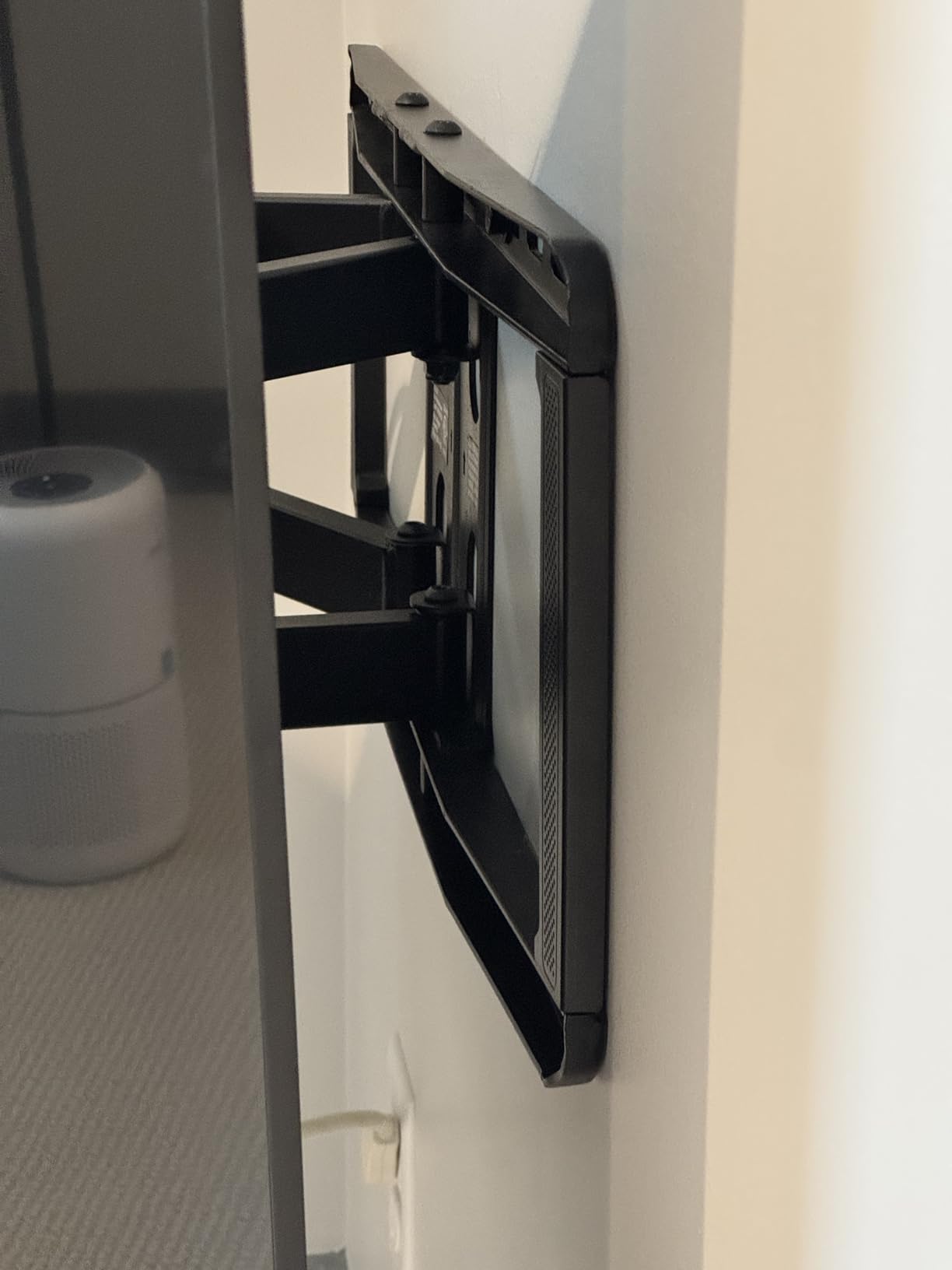 ECHOGEAR MaxMotion TV Wall Mount for Large TVs 42