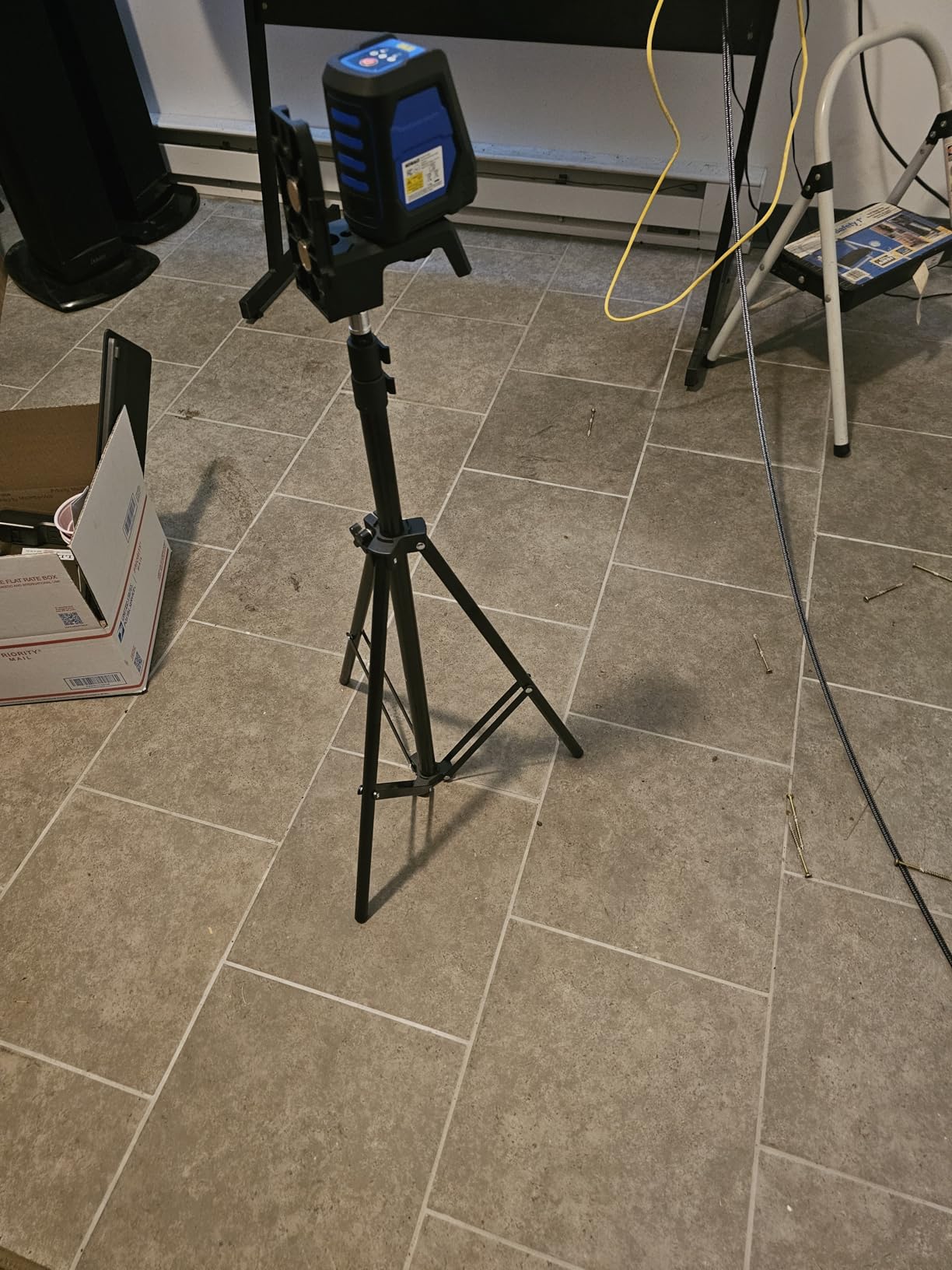 Amazon Basics Aluminum Light Photography Tripod Stand with Case - Pack of 2, 2.8 - 6.7 Feet, 1.81 lb, Black - Customer Photo 3