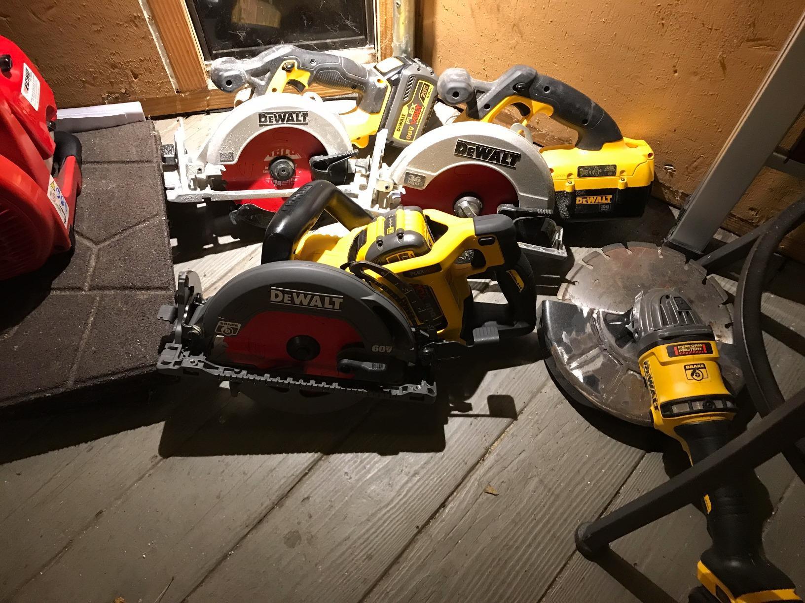 DEWALT FLEXVOLT 60V MAX* Circular Saw for Framing, 7-1/4-Inch, Tool Only (DCS577B) - Customer Photo 3