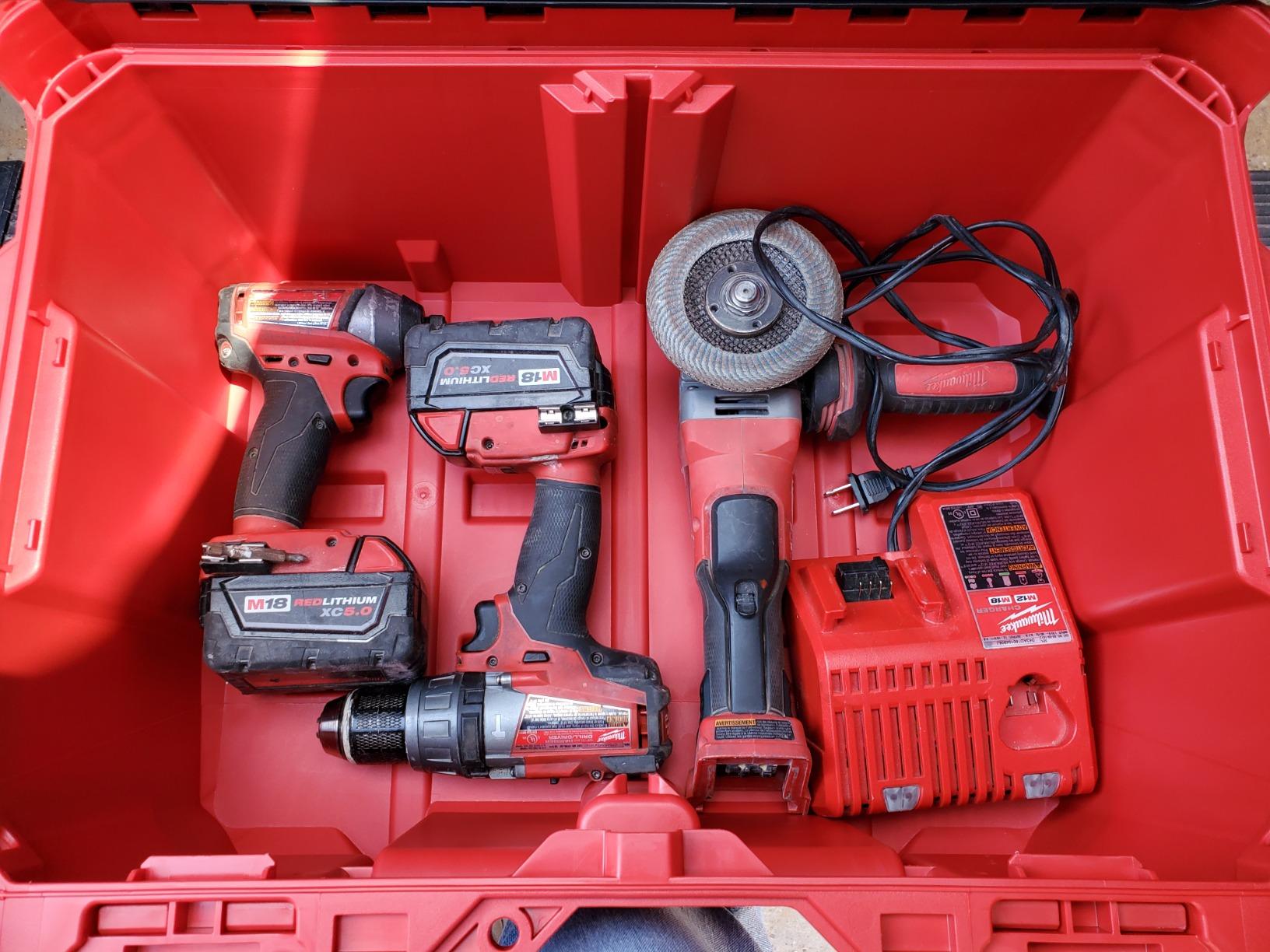 Milwaukee Electric Tool 48-22-8425 Pack out, Large Tool Box, Red Customer Review Milwaukee Electric Tool 48-22-8425 Pack out, Large Tool Box, Red - Customer Photo 2