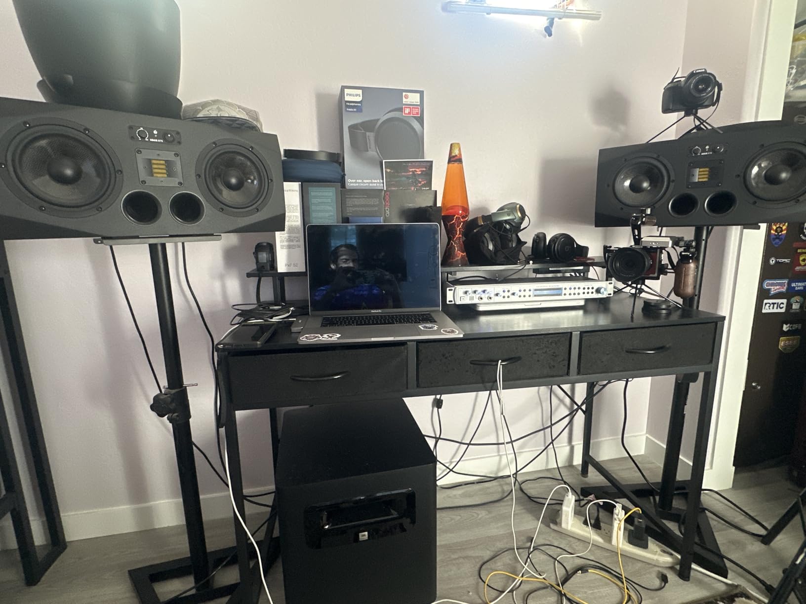 JBL Professional 305PMkII 5-Inch 2-Way Powered Active Monitor Speaker customer photo 2