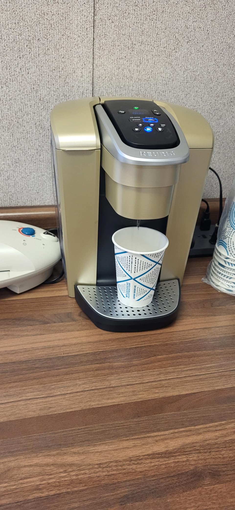 Keurig K-Elite Single Serve K-Cup Pod Coffee Maker, with Strength and Temperature Control, Iced Coffee Capability, 8 to 12oz Brew Size, Programmable, Brushed Slate customer photo 1