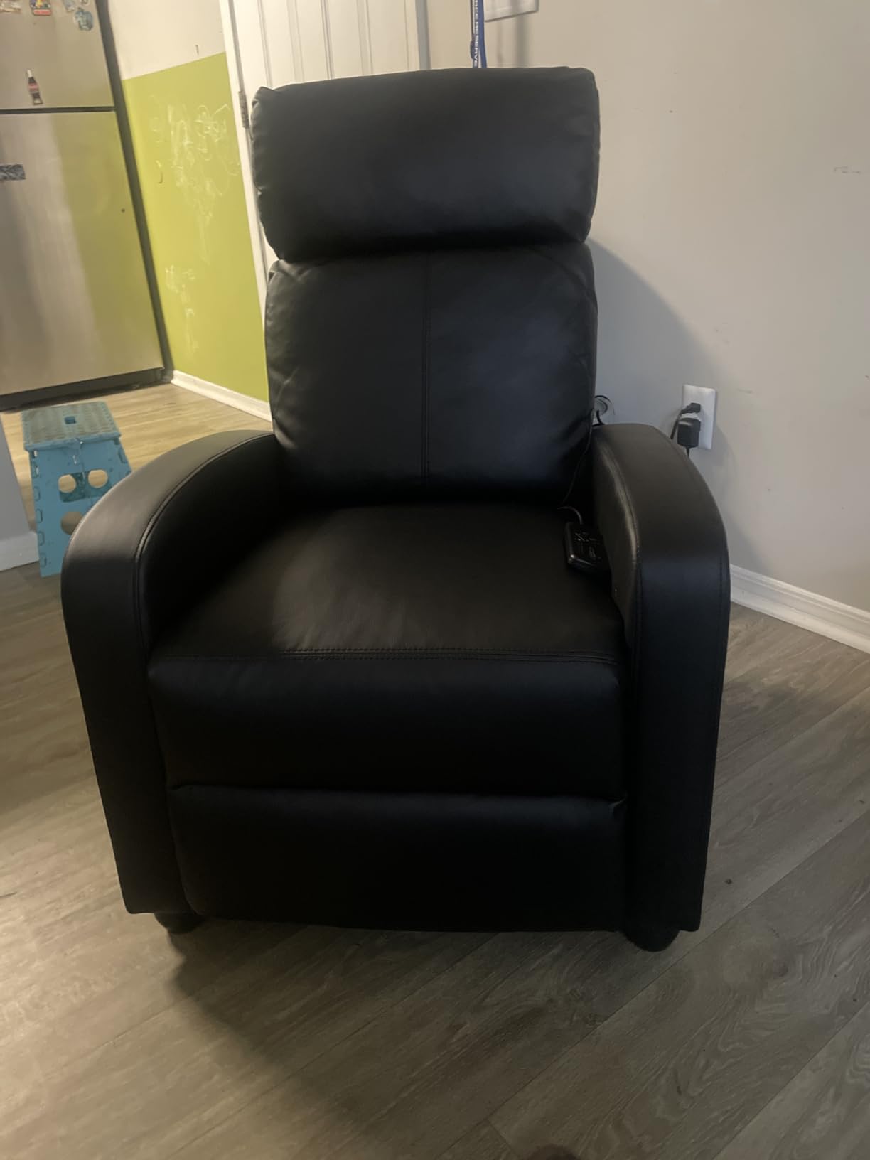 BestMassage | Recliner Chair | No Massage Function | Leather Black | with Lumbar Support, Adjustable Push Back, Wide Armrests, Footrest & Padded Seat | Easy Assembly | for Living Room, Home Theatre Customer Review BestMassage | Recliner Chair | No Massage Function | Leather Black | with Lumbar Support, Adjustable Push Back, Wide Armrests, Footrest & Padded Seat | Easy Assembly | for Living Room, Home Theatre - Customer Photo 2