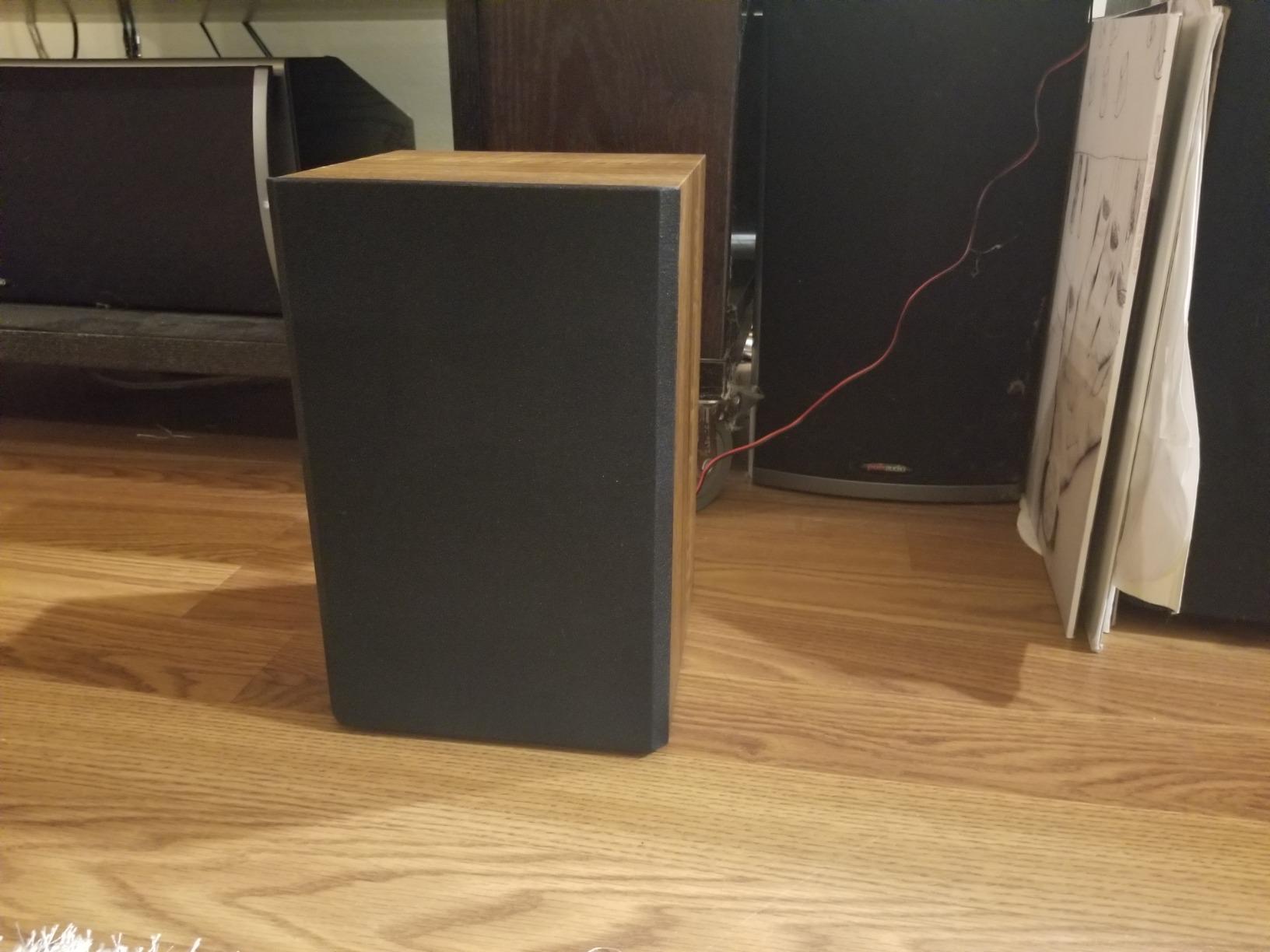 1 BY ONE Bluetooth Turntable HiFi System with 36 Watt Bookshelf Speakers, Patend Designed Vinyl Record Player with Magnetic Cartridge, Wireless Playback and Auto Off - Customer Photo 1