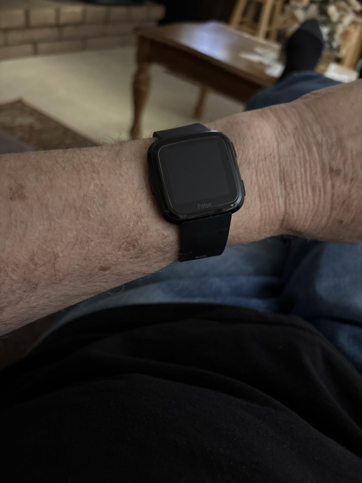 Fitbit Versa Smart Watch, Multisport Tracker, Black/Black Aluminium, One Size (S & L Bands Included) (Renewed) - Customer Photo 1