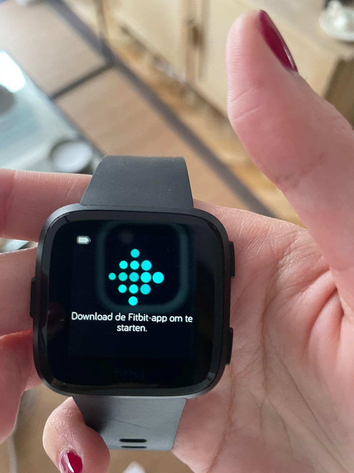 Fitbit Versa Smart Watch, Multisport Tracker, Black/Black Aluminium, One Size (S & L Bands Included) (Renewed) - Customer Photo 2