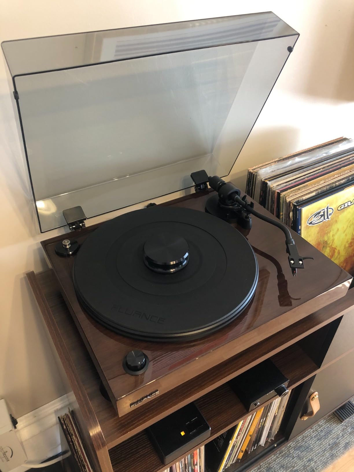 Fluance RT82 Reference High Fidelity Vinyl Turntable Record Player with Ortofon OM10 Cartridge, Speed Control Motor, High Mass MDF Wood Plinth, Vibration Isolation Feet - Piano Black - Customer Photo 1