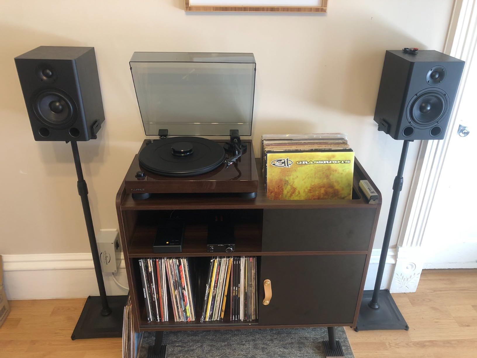 Fluance RT82 Reference High Fidelity Vinyl Turntable Record Player with Ortofon OM10 Cartridge, Speed Control Motor, High Mass MDF Wood Plinth, Vibration Isolation Feet - Piano Black - Customer Photo 2