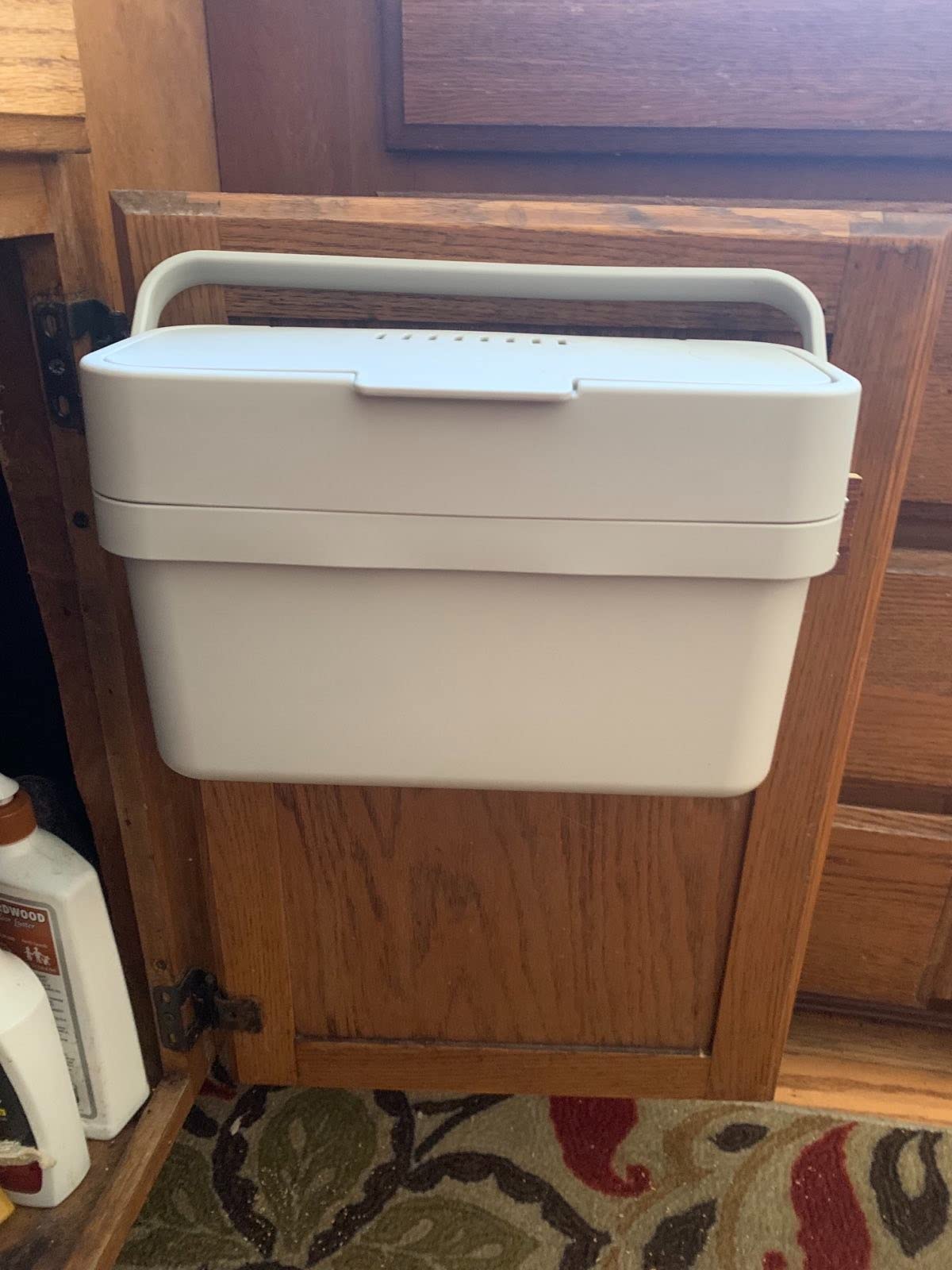 Joseph Joseph Compo 4 Easy-Fill Compost Bin Food Waste Caddy with Adjustable Air Vent, 1 gallon / 4 liters, Stone Customer Review Joseph Joseph Compo 4 Easy-Fill Compost Bin Food Waste Caddy with Adjustable Air Vent, 1 gallon / 4 liters, Stone - Customer Photo 2