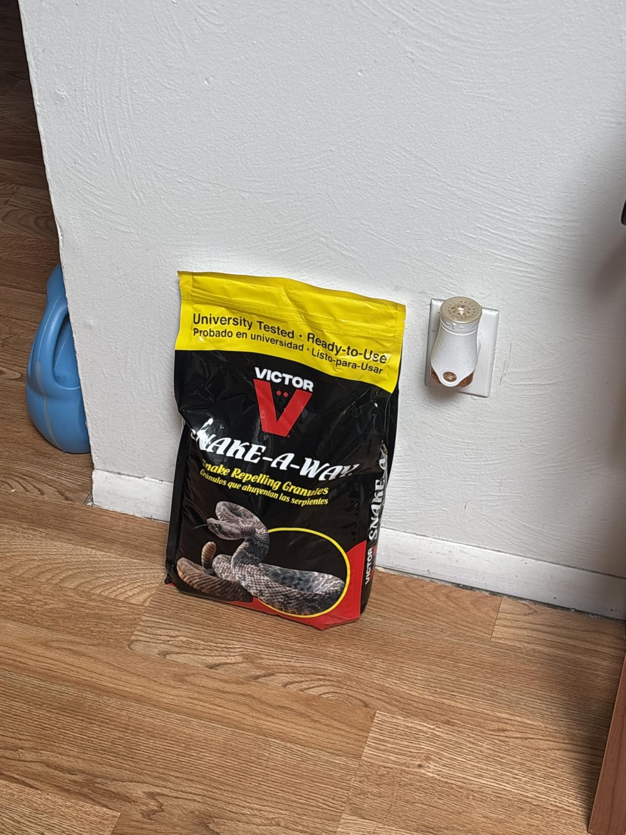 Victor VP364B Snake-A-Way Outdoor Snake Repelling Granules 4lbs, Snake Repellent for Yards, Use Against Poisonous & Non-Poisonous Species, Protects .5 Acres - Customer Photo 1