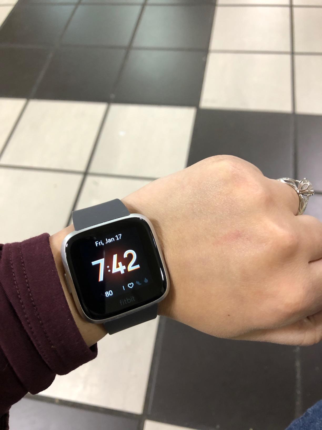 Fitbit Versa Lite Smartwatch,GPS,Charcoal/Silver Aluminum, One Size (S & L Bands Included) - Customer Photo 1