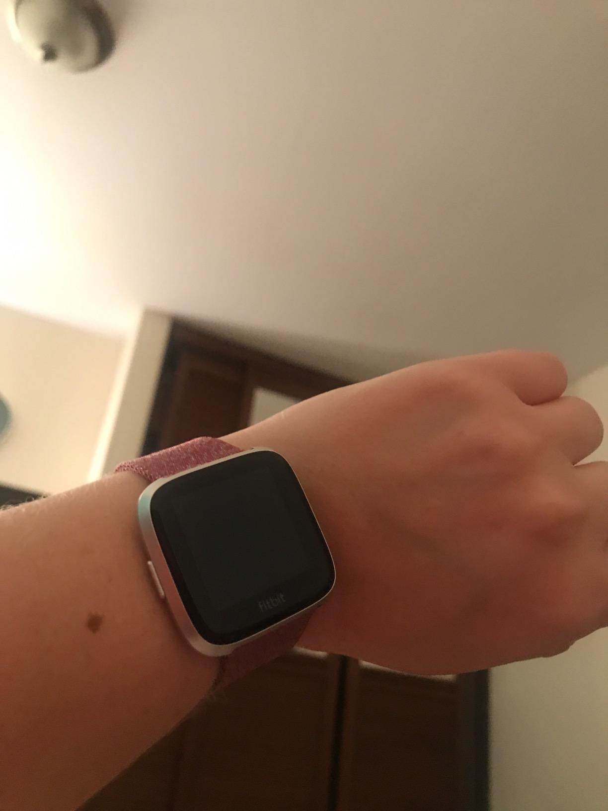 Fitbit Versa Lite Smartwatch,GPS,Charcoal/Silver Aluminum, One Size (S & L Bands Included) - Customer Photo 2