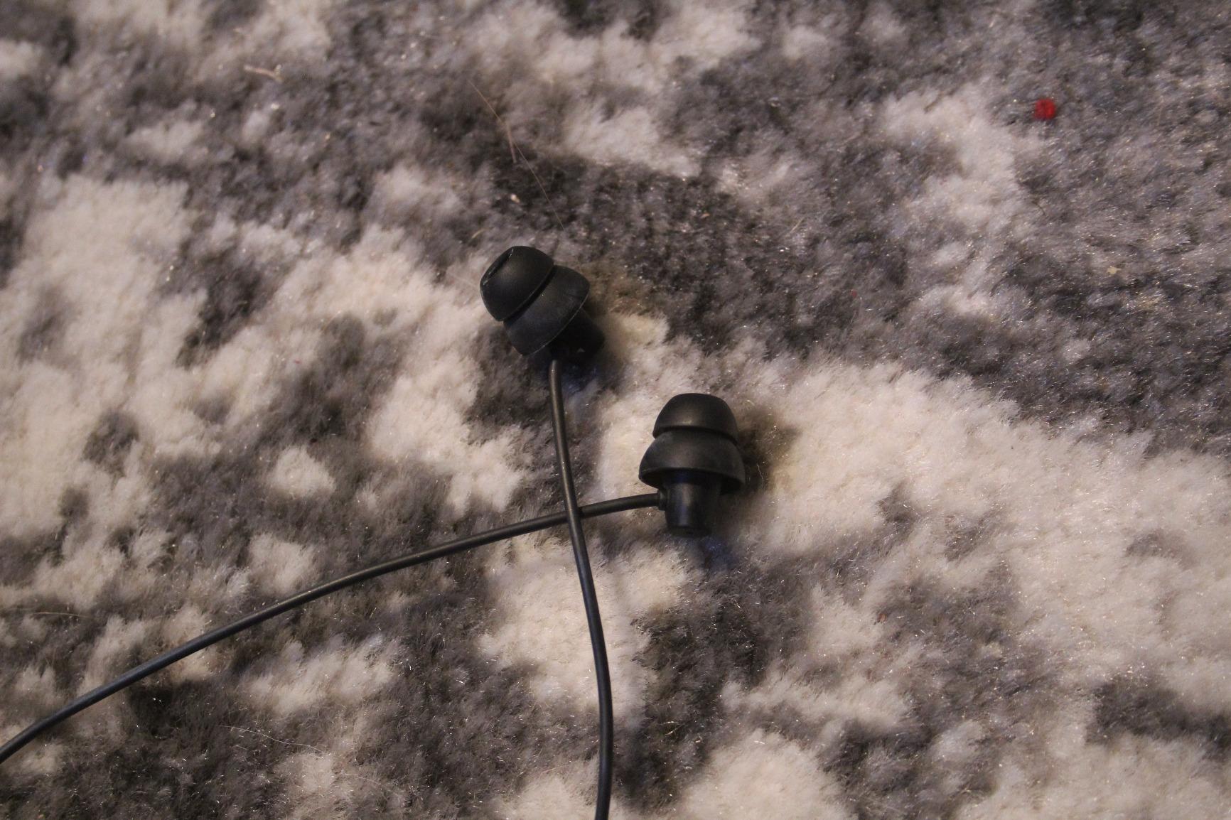 MAXROCK Sleep Earbuds, Ultra Soft Lightweight Sleep Earphones Headphones with Volume Control and Mic for Insomnia, Side Sleeper, Snoring, Air Travel, Meditation & Relaxation - Customer Photo 1