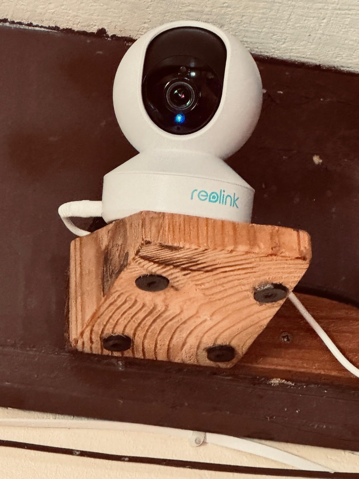 REOLINK 4MP Indoor Security Camera E1, Plug-in 2.4G Wireless WiFi 6 for Baby/Pet Monitor with Phone app, 360 Degree Dog Camera with Person/Pet Detection, Night Vision, 2-Way Talk, Local Storage - Customer Photo 2