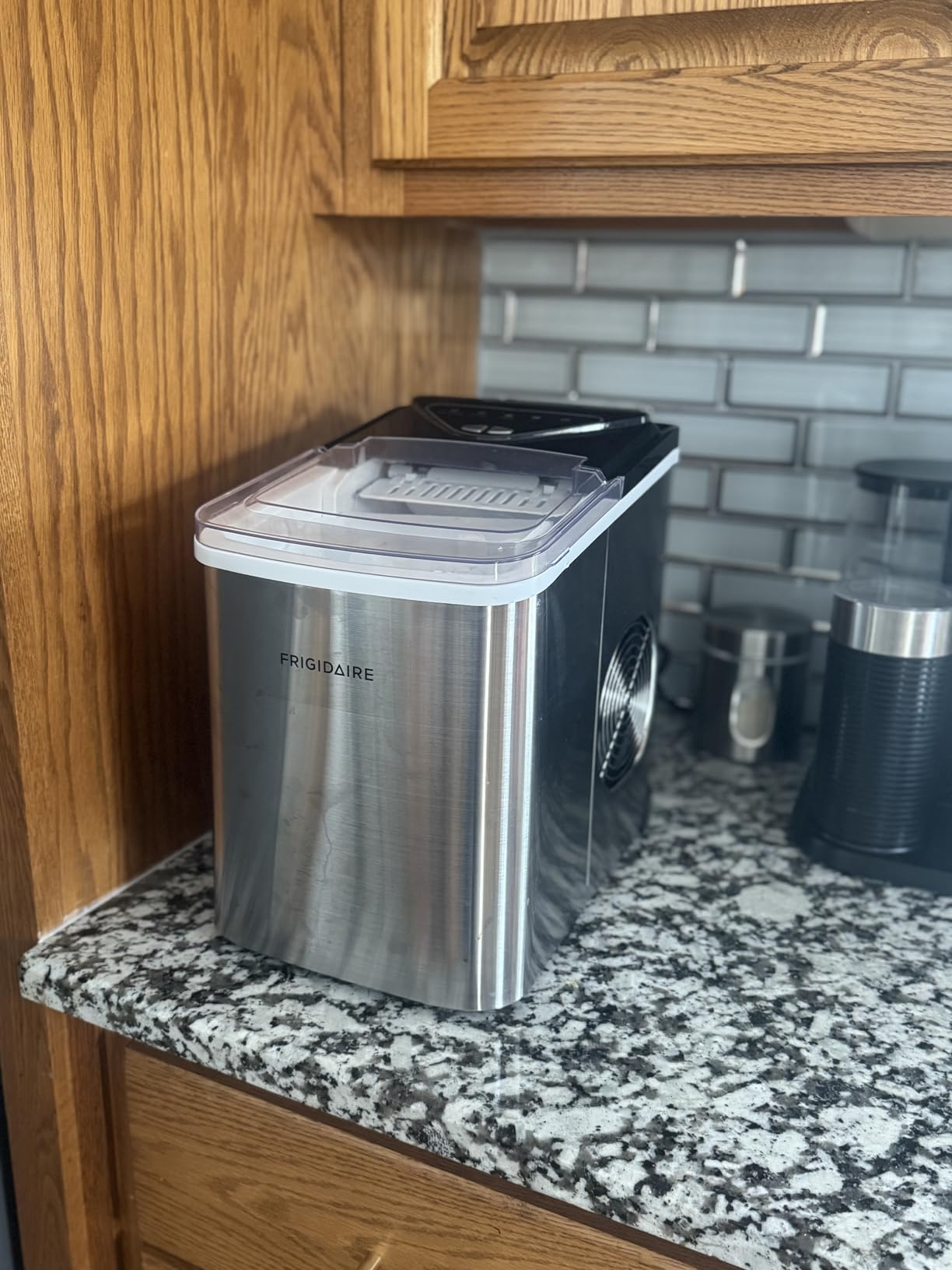 Frigidaire EFIC123-SS Counter Top Maker, Produces 26 pounds Ice per Day, Stainless Steel Customer Review Frigidaire EFIC123-SS Counter Top Maker, Produces 26 pounds Ice per Day, Stainless Steel - Customer Photo 1