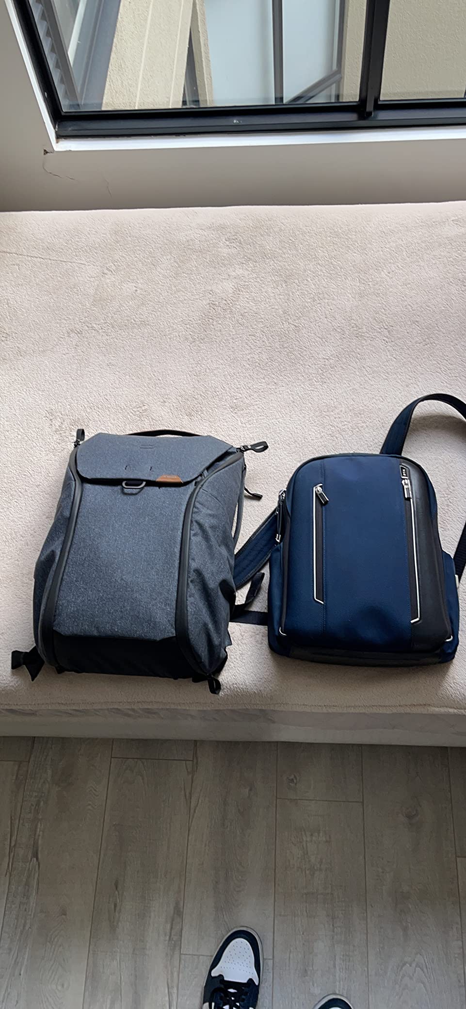 Peak Design Everyday Backpack 30L, Charcoal, MagLatch Top, Dual Side Access, FlexFold Dividers, Fits 15 Peak Design Everyday Backpack 30L, Charcoal, MagLatch Top, Dual Side Access, FlexFold Dividers, Fits 15