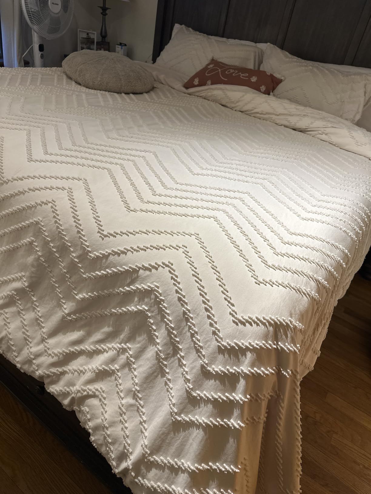 DOWNCOOL Comforters Queen Size, Duvet Insert, White All Season Duvet, Lightweight Quilt, Down Alternative Hotel Comforter (White, Queen 88x92 Inches) - Customer Photo 2