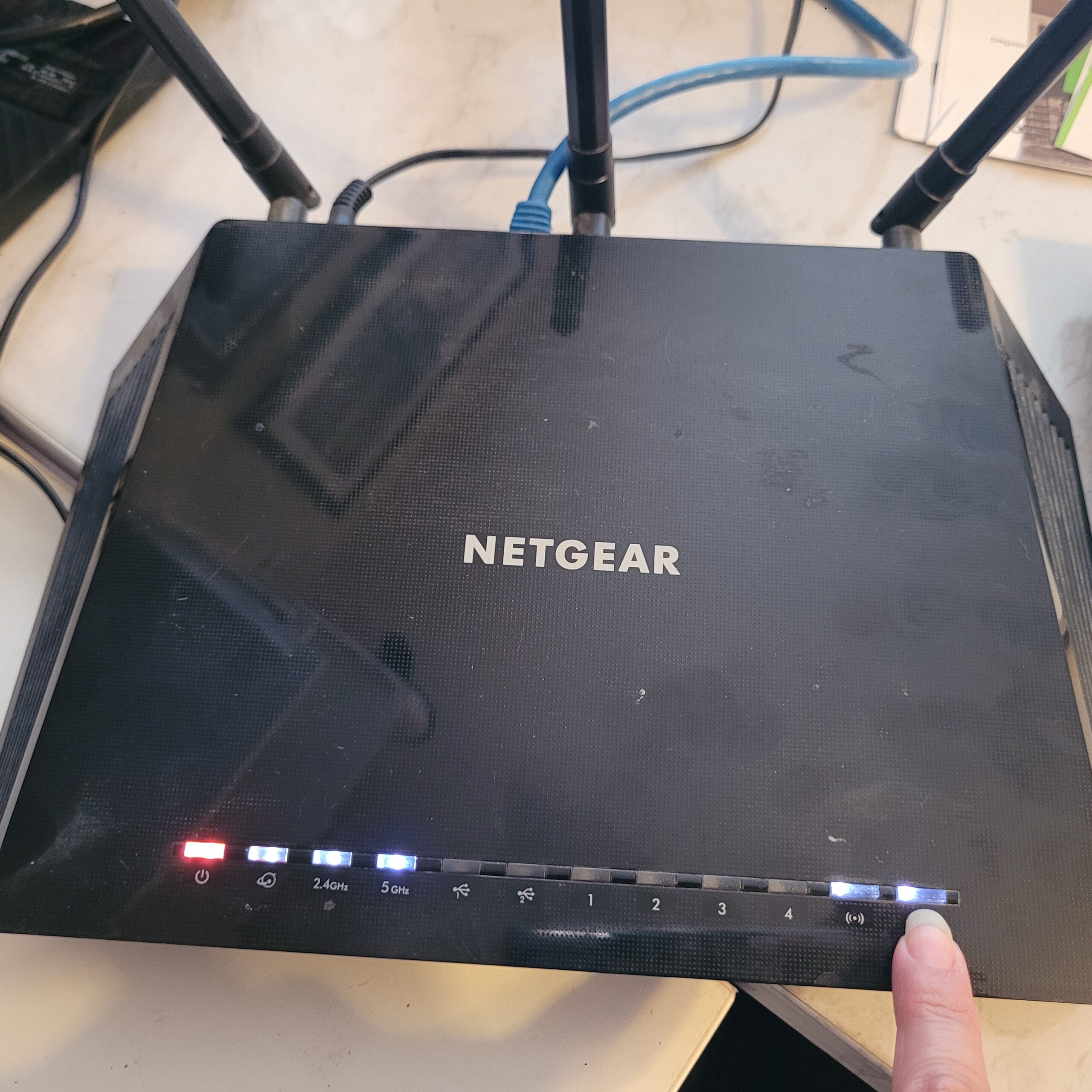 NETGEAR WiFi Mesh Range Extender (EX5000) - Covers up to 1,000 sq.ft. and 15 Devices with AC1200 Dual Band Wireless Signal Booster & Repeater (up to 1200 Mbps Speed) – Compact Wall Plug Design Customer Review NETGEAR WiFi Mesh Range Extender (EX5000) - Covers up to 1,000 sq.ft. and 15 Devices with AC1200 Dual Band Wireless Signal Booster & Repeater (up to 1200 Mbps Speed) – Compact Wall Plug Design - Customer Photo 5