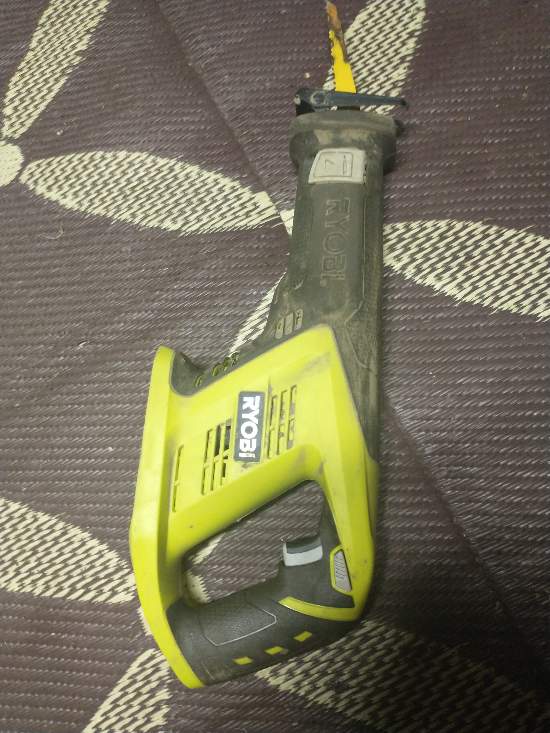 RYOBI P1819 18V One+ Lithium Ion Combo Kit (6 Tools: Drill/Driver, Impact Driver, Reciprocating Saw, Circular Saw, Multi-Tool, LED Worklight, 4.0 Ah & 1.5 Ah Battery, Charger, Bag) - Customer Photo 5