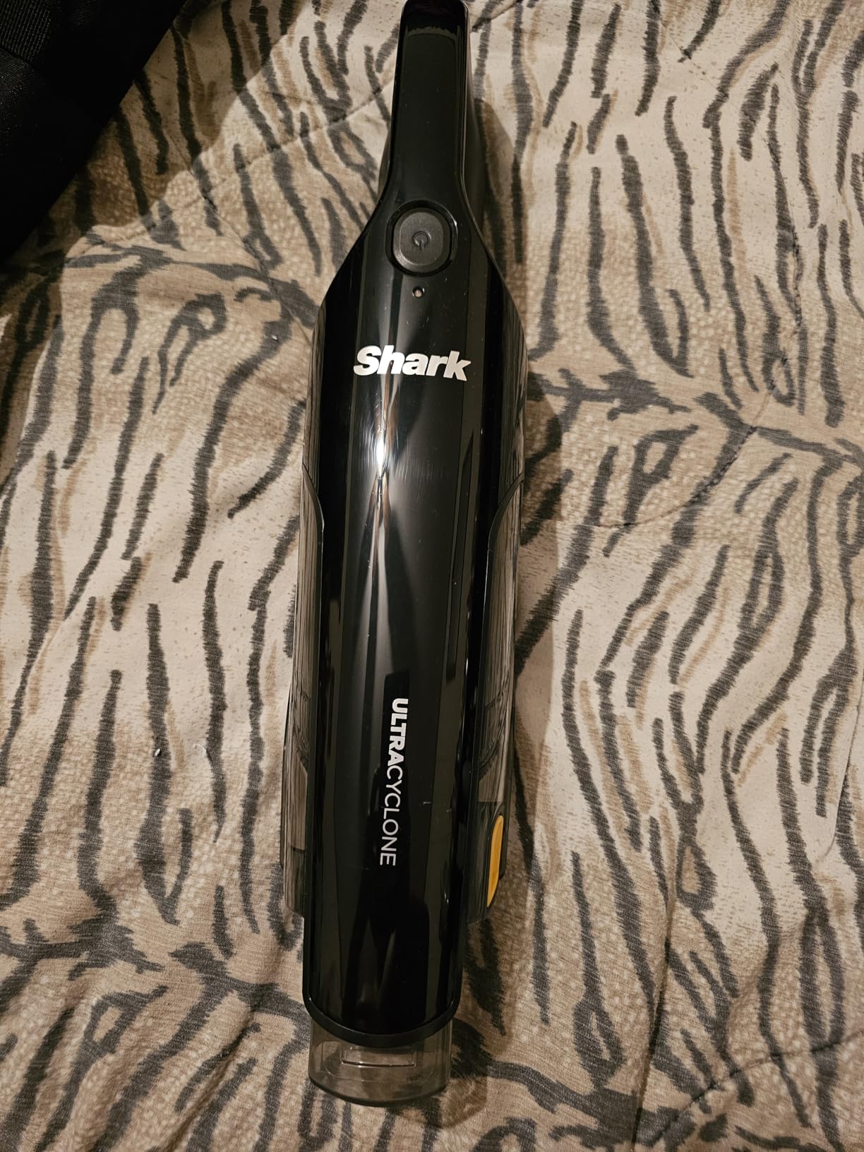 Shark UltraCyclone Pet Pro Plus Cordless Hand Vacuum, Powerful Suction, Handheld Vacuum for Car & Home, Pet Power Brush, Crevice Tool, Scrubbing Brush, XL Dust Cup, Black, CH951 customer photo 1